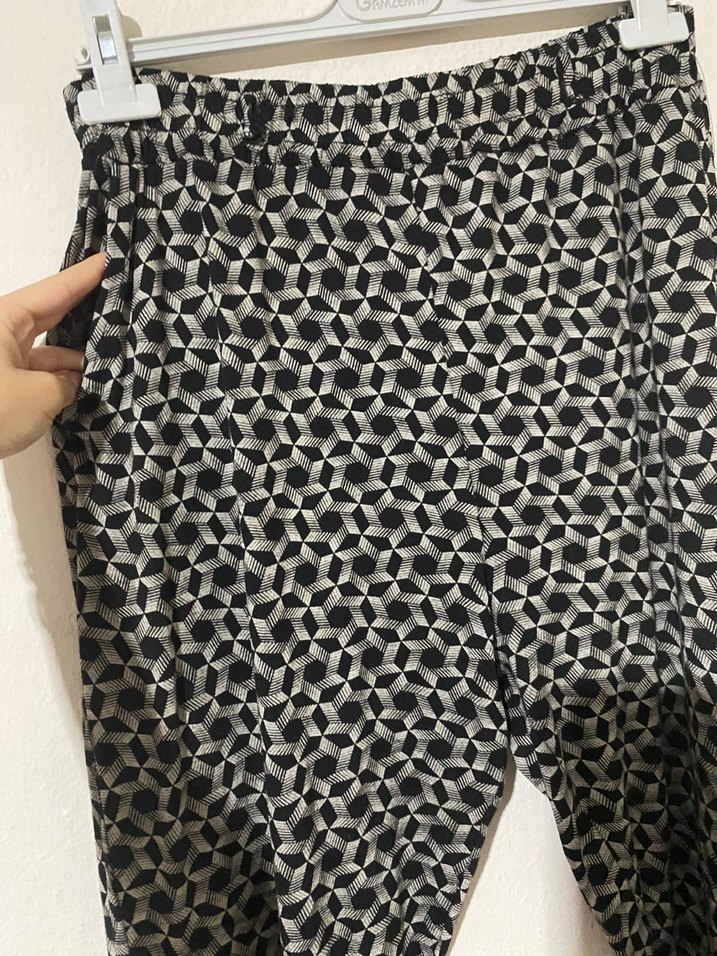 Kadın Gri Yılan Desenli Rahat Kumaş Pantolon - Görsel 4