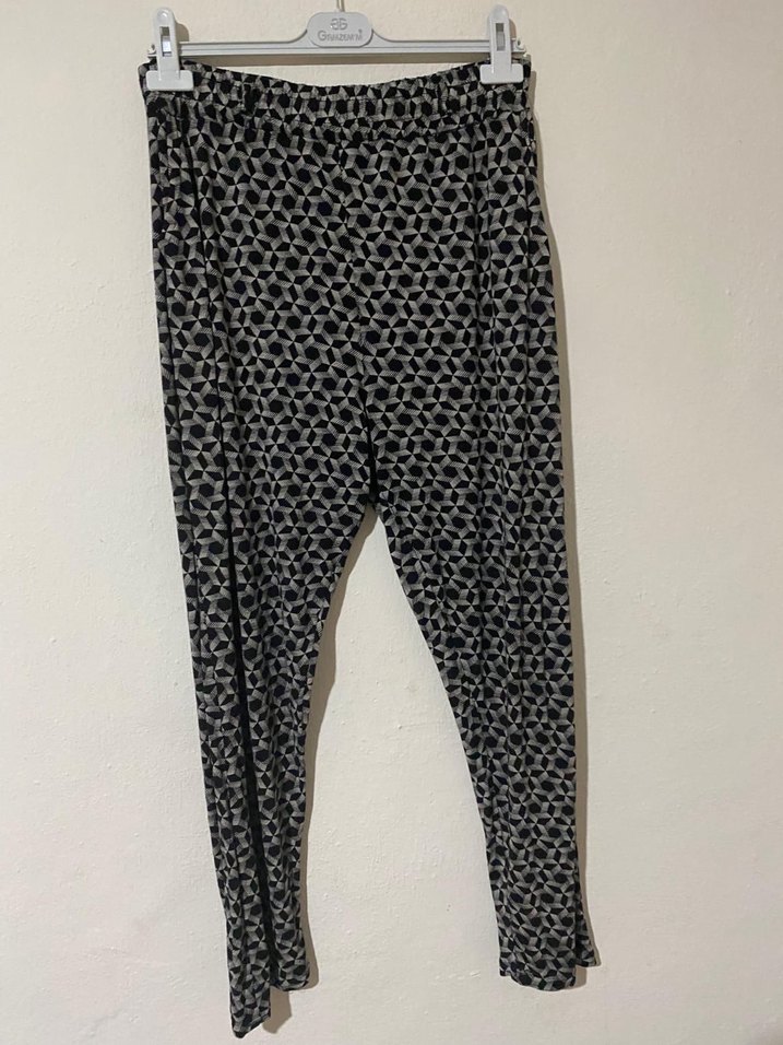 Kadın Gri Yılan Desenli Rahat Kumaş Pantolon - Görsel 3