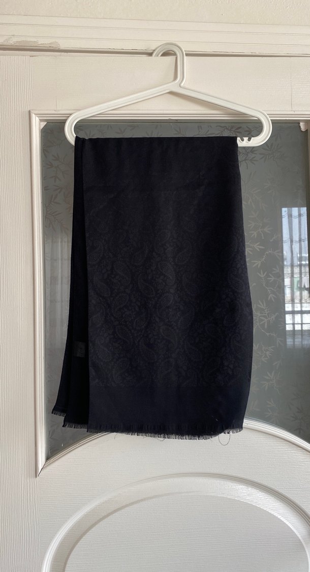 Drapeli Siyah Şal - Görsel 2