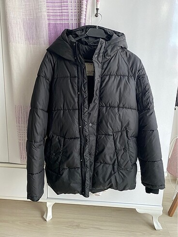Zara Mont