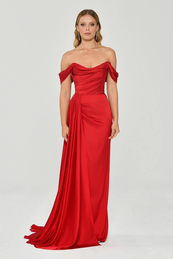 omuzları düşük straplez saten uzun abiye elbise - Görsel 5