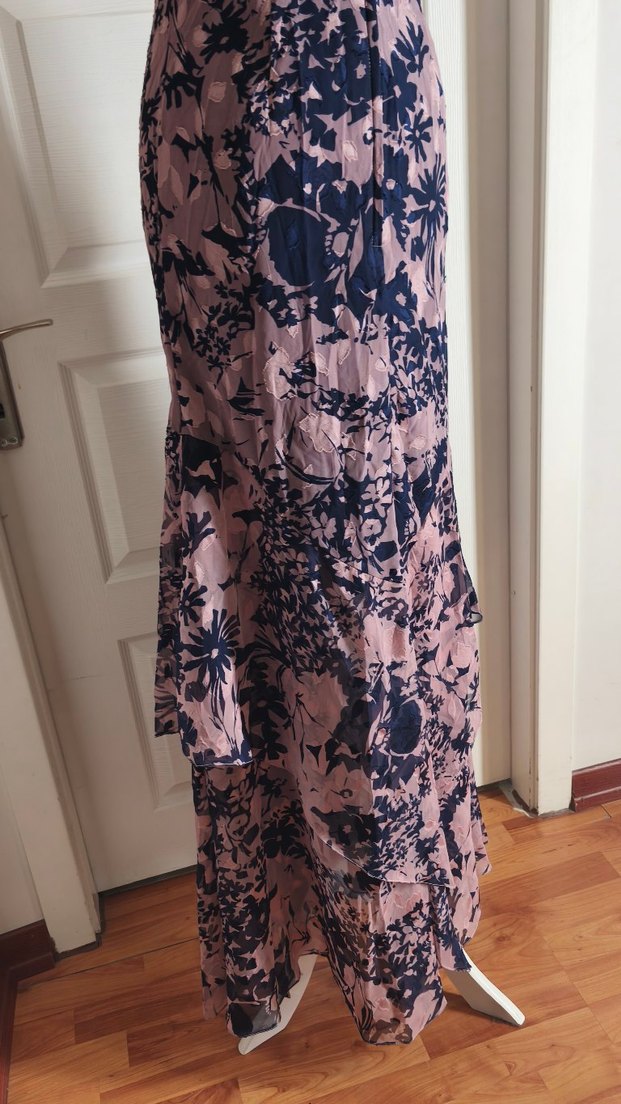 Pembe Desenli Uzun Drapeli Kadın Elbise - Görsel 3