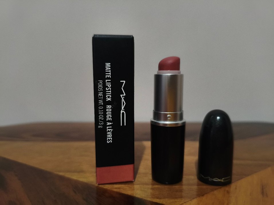 MAC Velvet Teddy Ruj 617 Bej - Görsel 2