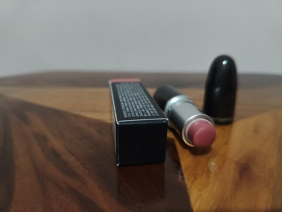 MAC Velvet Teddy Ruj 617 Bej - Görsel 5