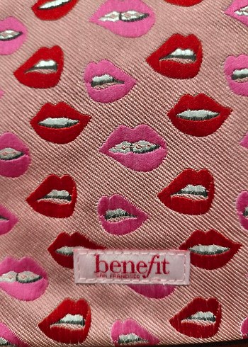 Benefit Desenli Kadın Makyaj Çantası - Görsel 8