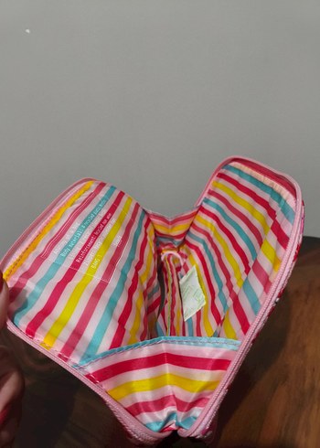 Benefit Desenli Kadın Makyaj Çantası - Görsel 4