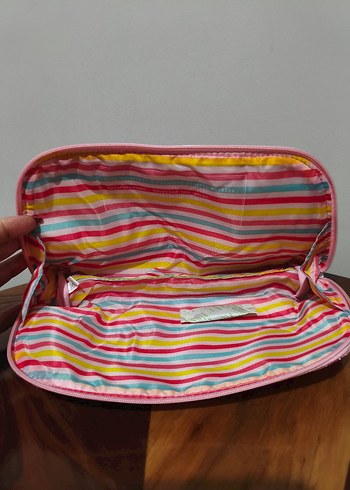 Benefit Desenli Kadın Makyaj Çantası - Görsel 6