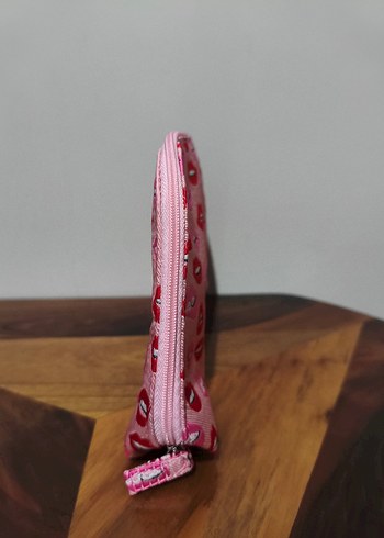 Benefit Desenli Kadın Makyaj Çantası - Görsel 5