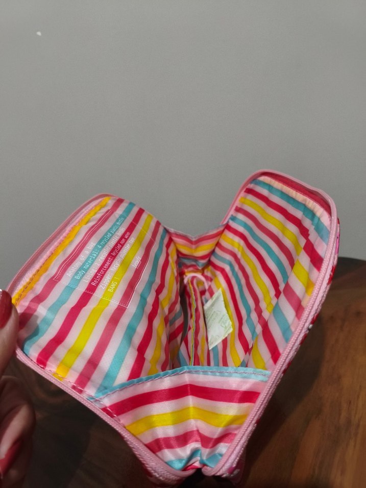 Benefit Desenli Kadın Makyaj Çantası - Görsel 4