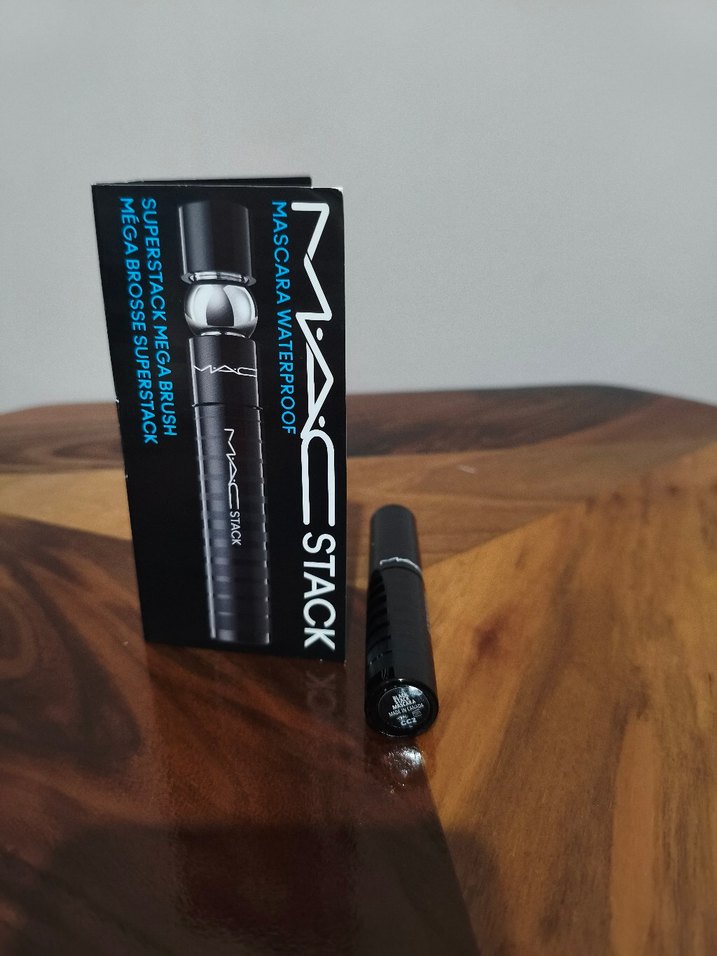 MAC Stack Siyah Suya Dayanıklı Maskara - Görsel 4