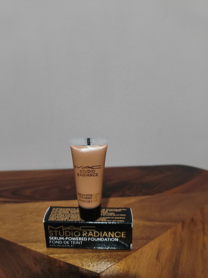MAC Studio Radiance Serum Fondöten Bej - Görsel 4