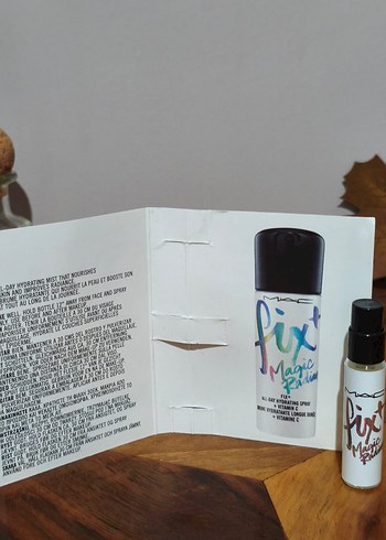 MAC Fix+ Magic Radiance Nemlendirici Sprey - Görsel 2