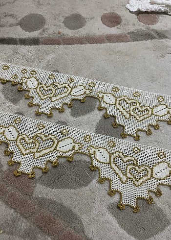 Beden İki Parça Kalpli Sarı Beyaz Dantel Kenar