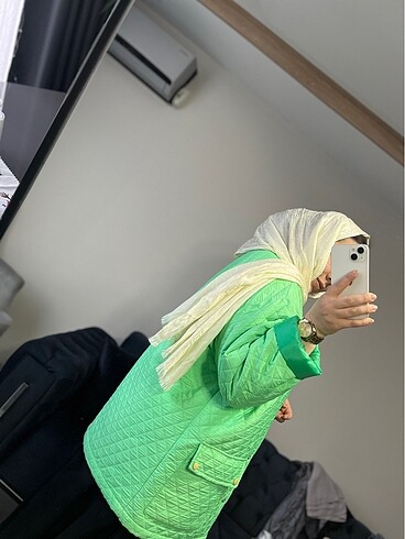 Zara Mont kap