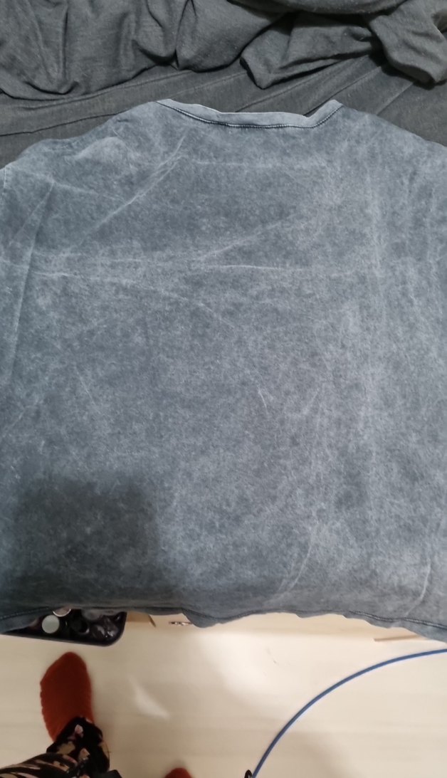 Gri Baskılı Kadın Tişört - Görsel 3