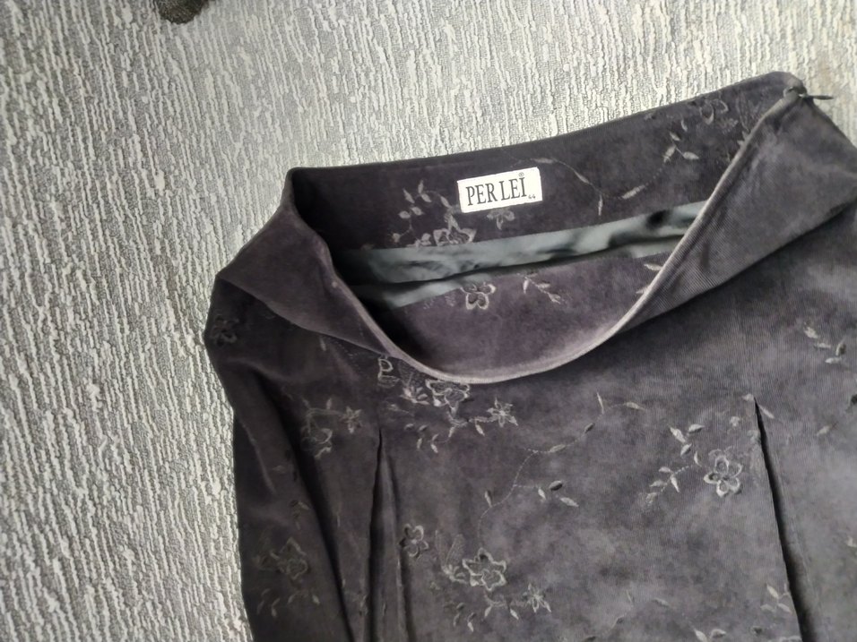 Siyah Nakışlı kadife Mini Etek - Görsel 3