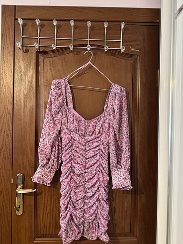 Zara çiçek desenli drapeli elbise