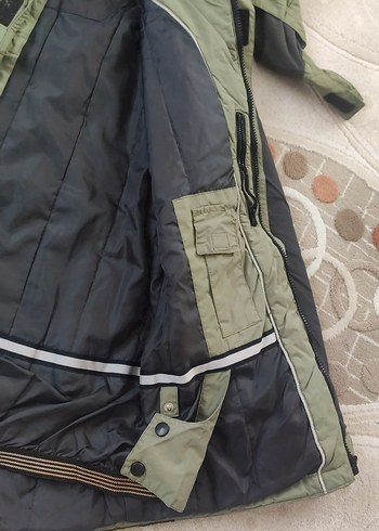 Gri ve yeşil Kapüşonlu Erkek Çocuk Mont - Görsel 3