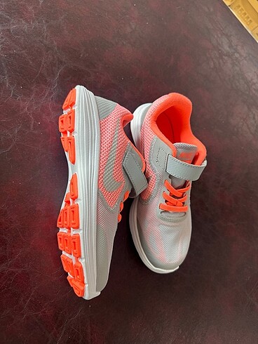 33 Beden Nike çocukken spor ayakkabısı