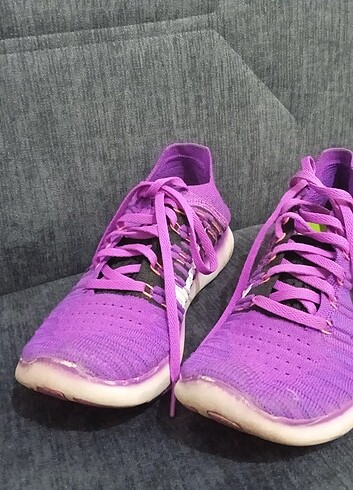 37,5 Beden Orijinal Nike spor ayakkabısı