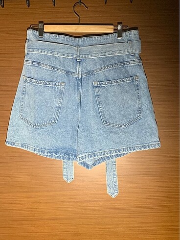 42 Beden mavi Renk Zara jean şort