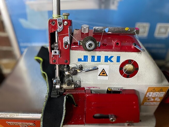 Juki masa üstü 2 el Overlok makinası
