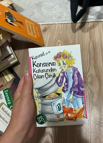 Konserve Kutusundan Çıkan Çocuk