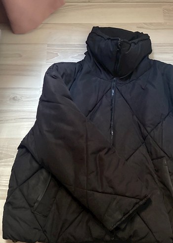 Diğer Siyah Yüksek Yakalı Kadın Mont