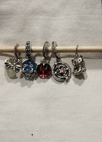 Pandora Pandora sallantılı charmlar
