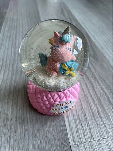 Unicorn kar küresi