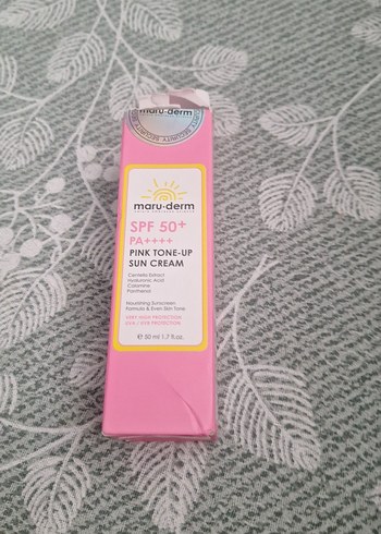 Maru.Derm SPF50+ Pembe Tonlu Güneş Kremi