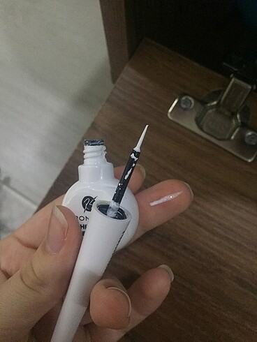 Farmasi iki adet beyaz eyeliner