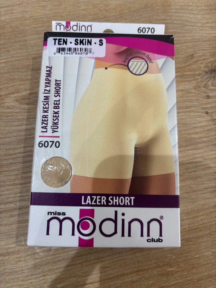 Bej Parlak Lazer Kesim Mini Atletik Şort - Görsel 3