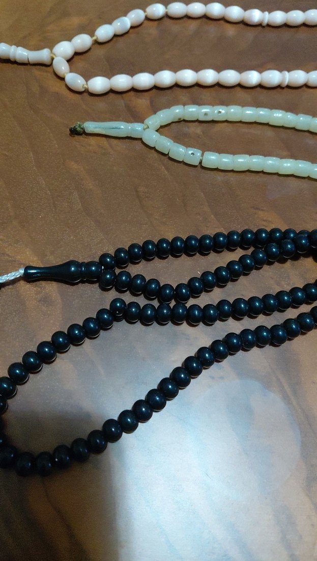 Erkekler için koyu renk tesbih seti - Görsel 2