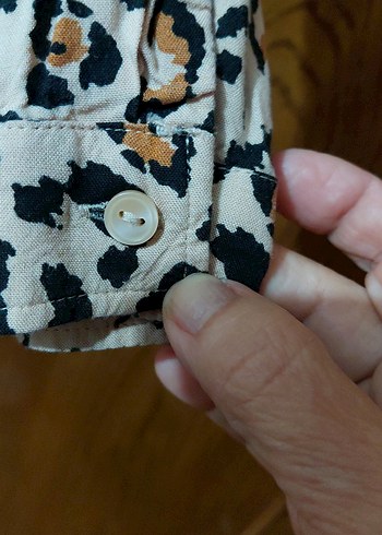 Düğmeli Leopar Desenli Kadın Gömlek - Görsel 5