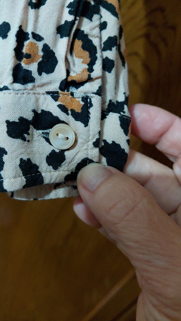 Düğmeli Leopar Desenli Kadın Gömlek - Görsel 5