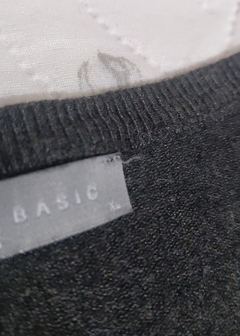 Gri V Yaka Düğmeli Kadın Hırka - Görsel 3