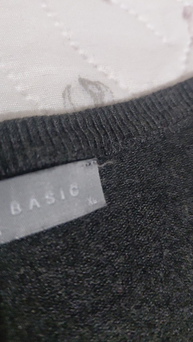 Gri V Yaka Düğmeli Kadın Hırka - Görsel 3