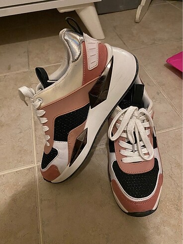 Tenkli sneaker