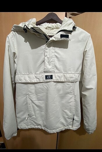 Pull and Bear Kanguru mont