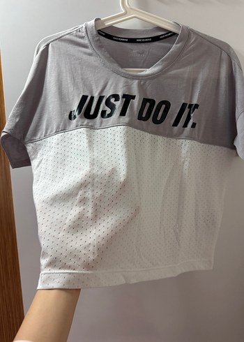 Nike Gri tişört Kısa Kollu, Rahat Kesim