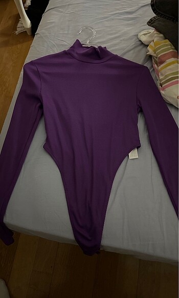 Bershka sirt dekolteli body
