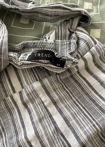 Trendyolmilla Kadın Gri Çizgili Keten Mini Tulum - Görsel 2