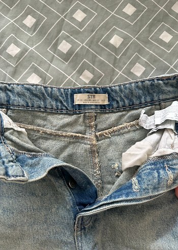 Stradivarius Gri Bol Kesim Mini Denim Şort - Görsel 2