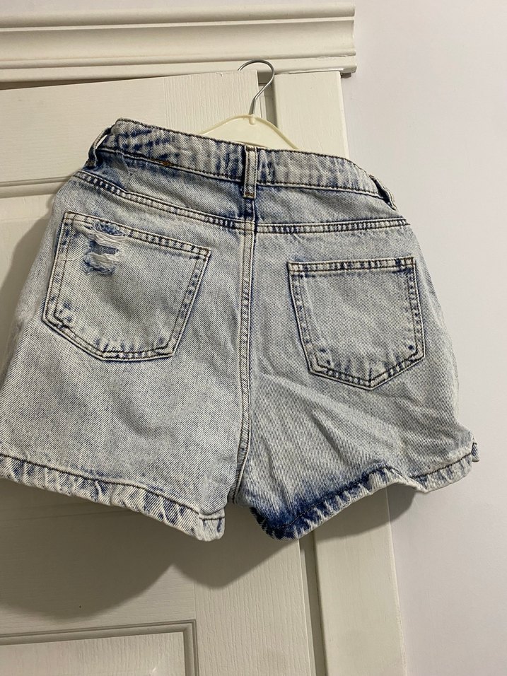 Düğmeli Gri Mavi Bağlama Desenli Kadın Kot Şort - Görsel 3