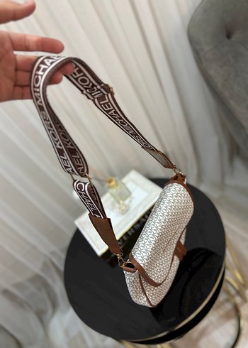 Michael Kors Beyaz Deri Baskılı Kemer Detaylı Kadın Çanta muadil