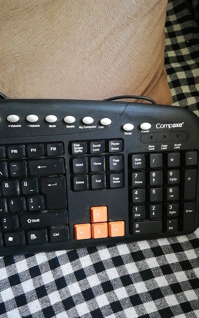 Siyah Kablolu Çok Fonksiyonlu Klavye - Görsel 3