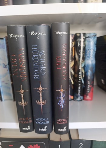 Adora Yağmur - varislerin oyunu 3 kitap imzalı