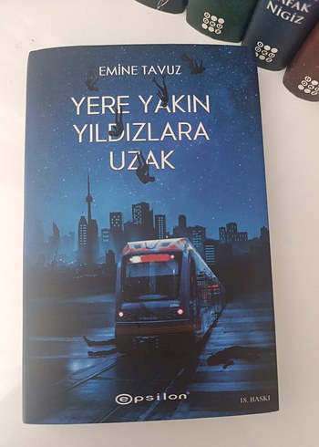 Yere Yakın Yıldızlara Uzak - Emine Tavuz