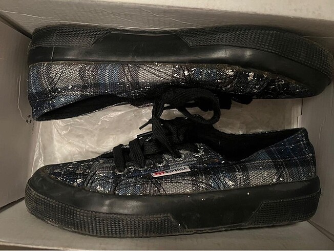 37 Beden Superga